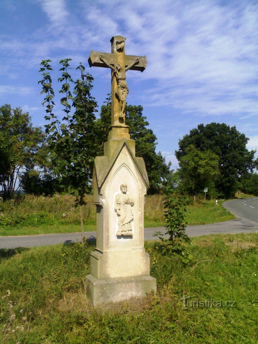 Křížek cerca de Hořiněvs