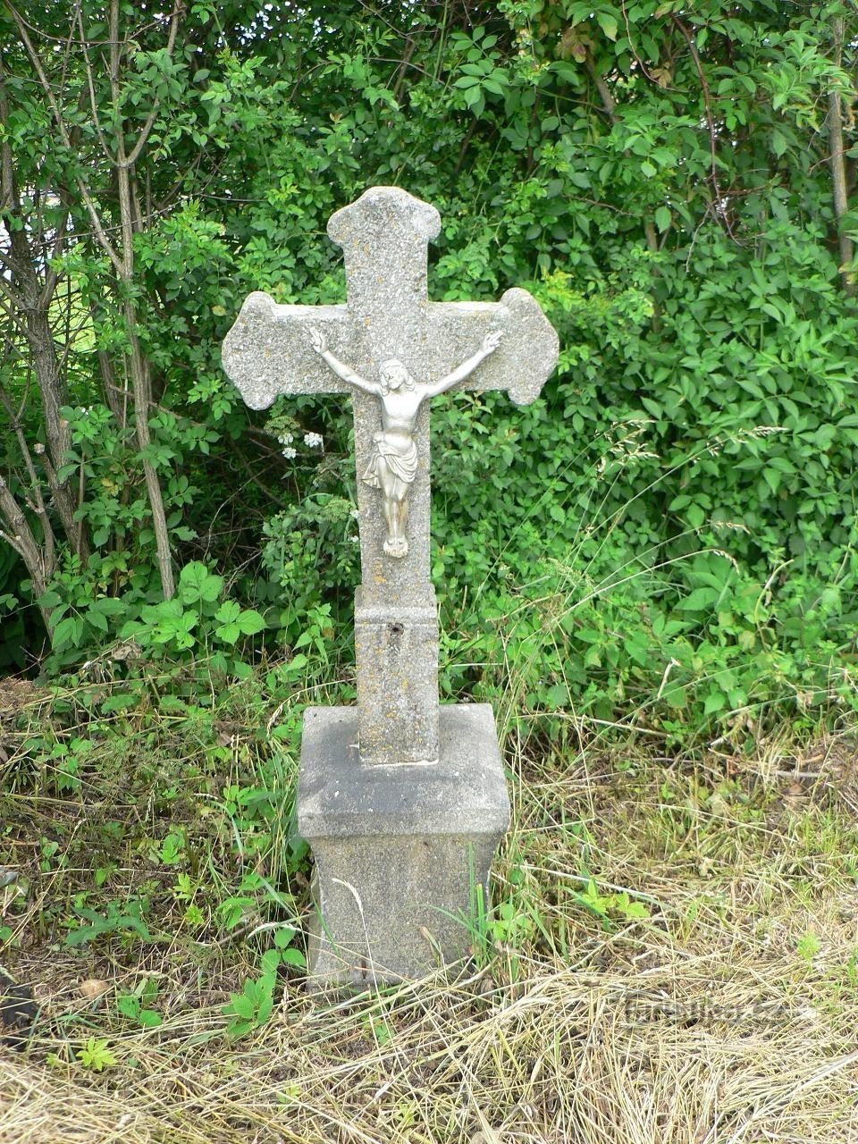 Cross by the road to Hejná
