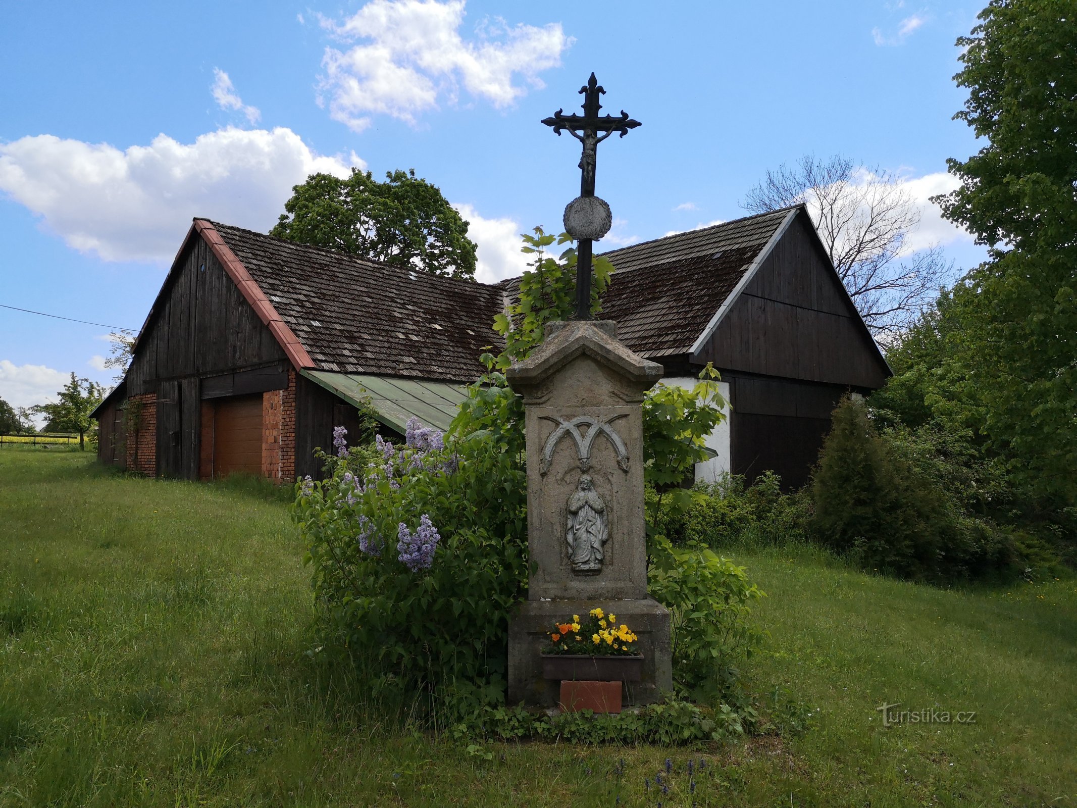 Kreuz im Dorf Studénka (Horní Radechová)