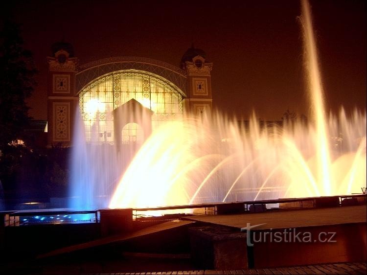 Křižík's fontein 's nachts 5