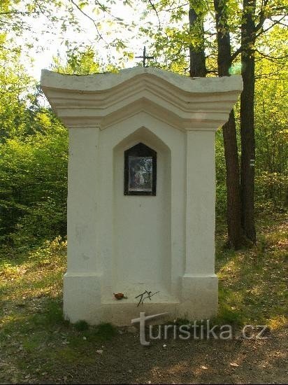 Der Kreuzweg in Chudčice: Eine der Stationen direkt über dem Dorf – Jesus spricht zu den weinenden Frauen