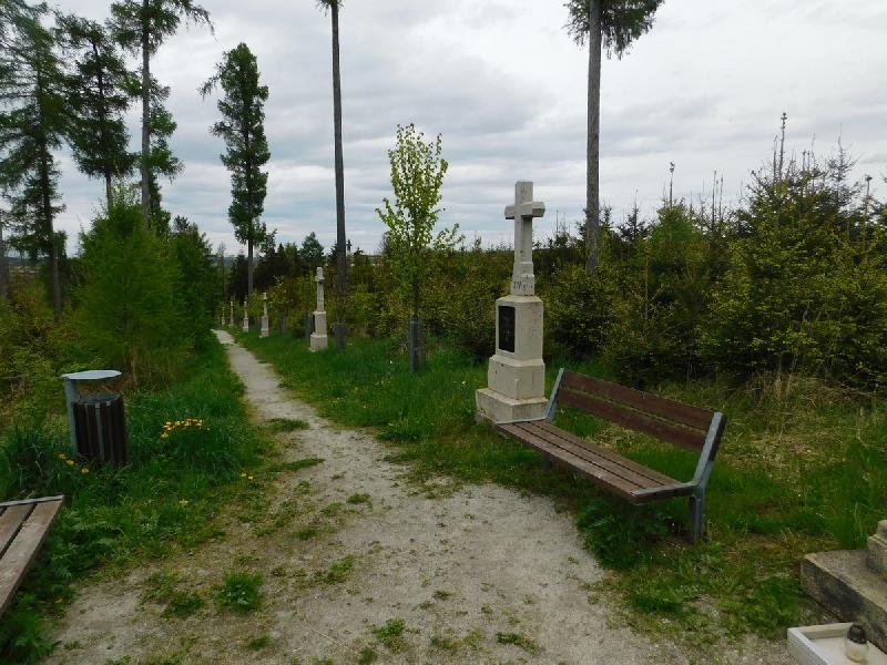 křížová cesta na vrchu Kalvárie