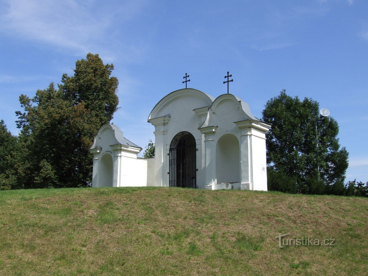 Křížová cesta u kostela Panny Marie Sedmibolestné