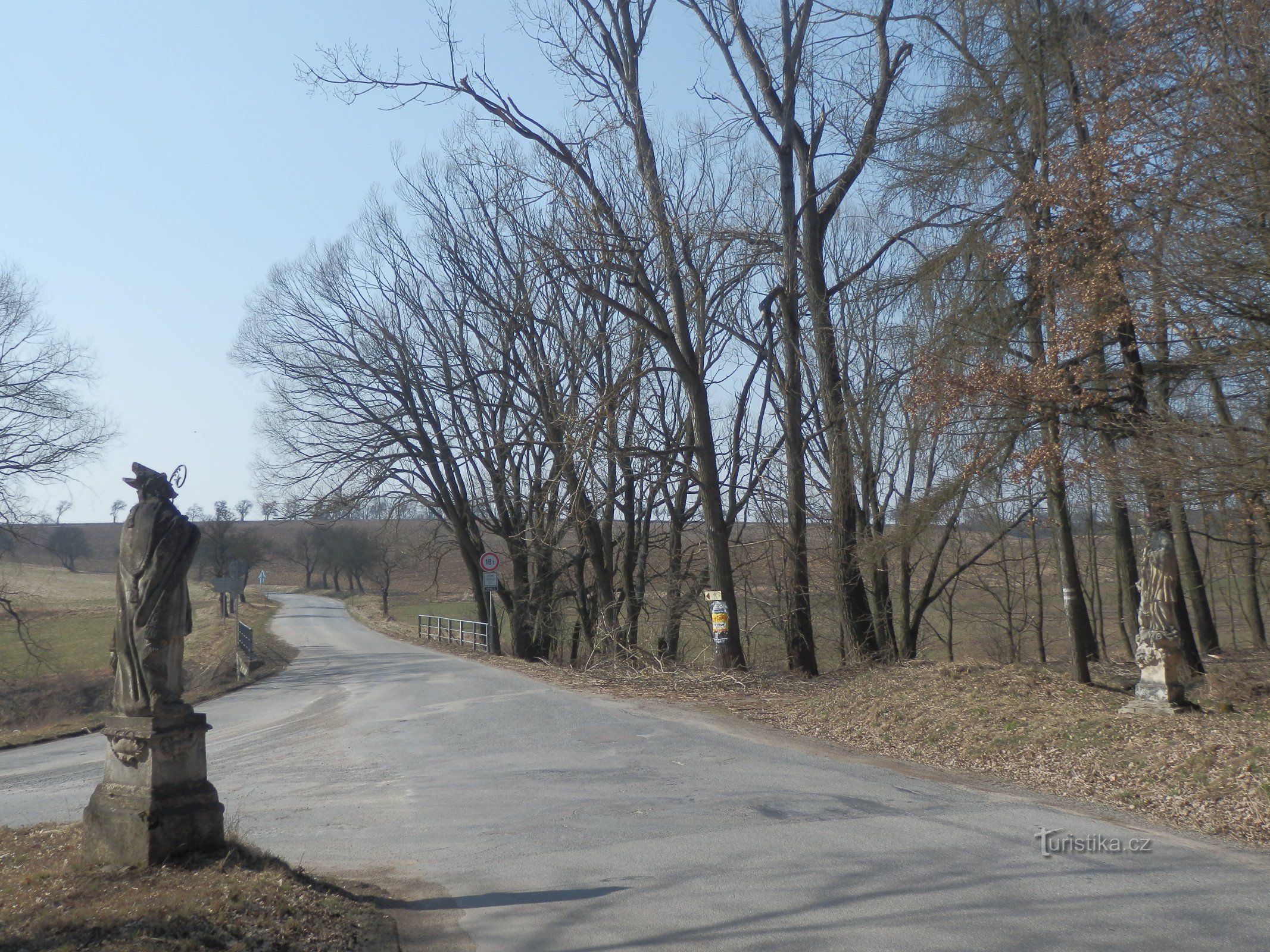 cruce de caminos en St. Janů pod Sádek