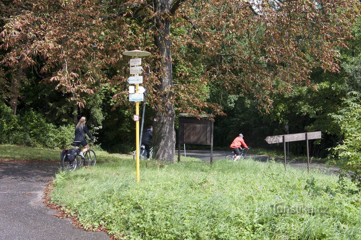 Kruispunt bij het kasteel