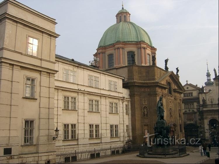 Křížovnický kloster og kirke St. Francis