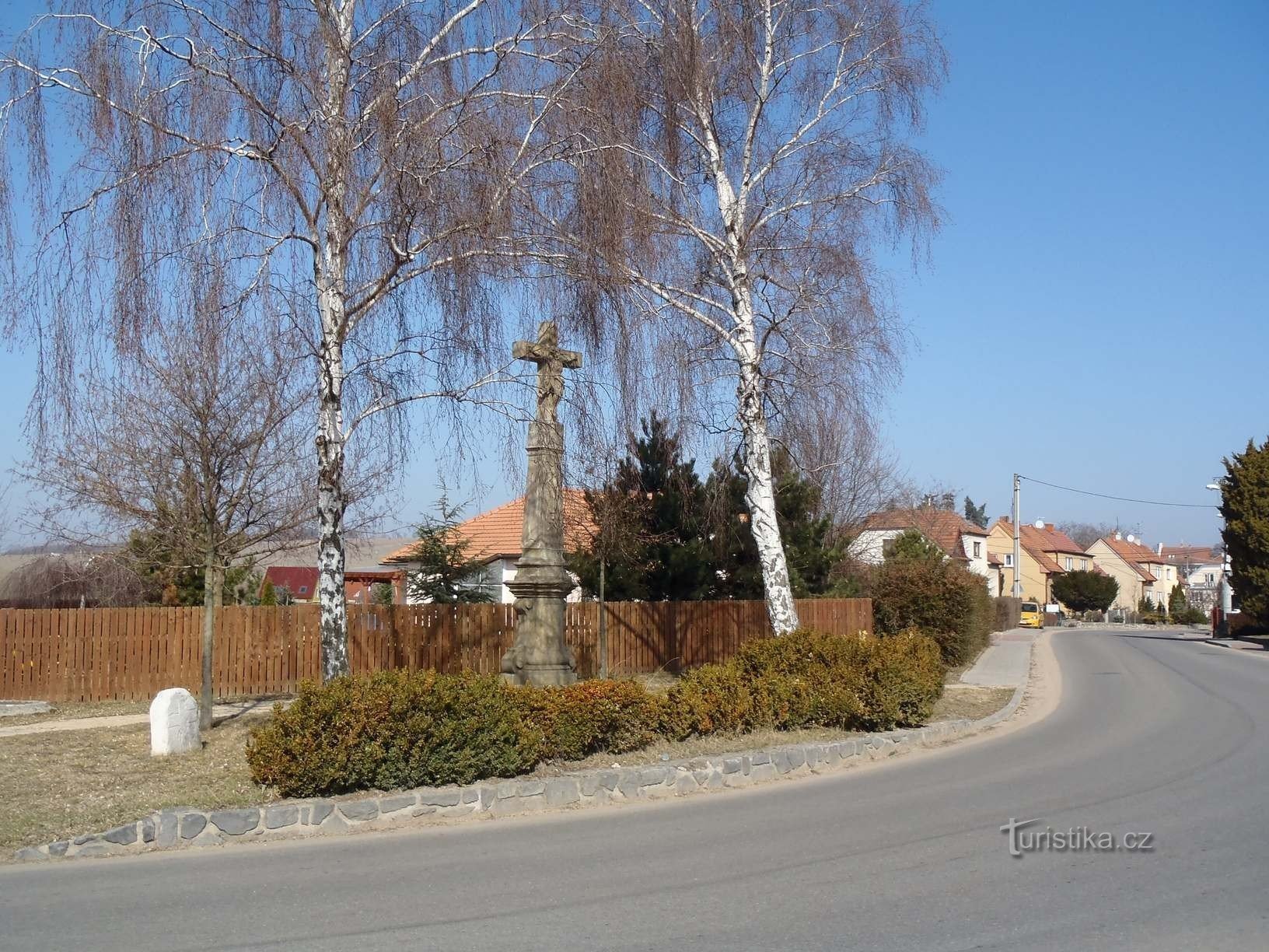 Cruce de piatră și cruce barocă la Sivice - 17.3.2012