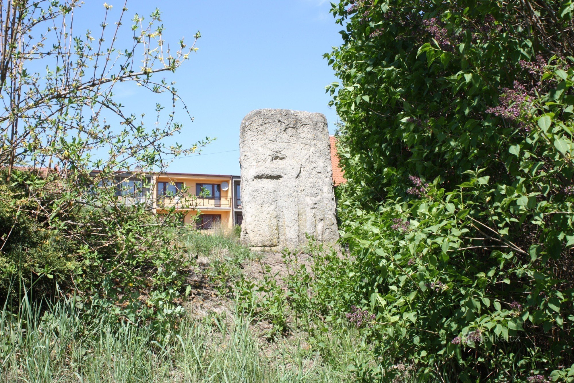 Hoštice – Heroltice cross stone