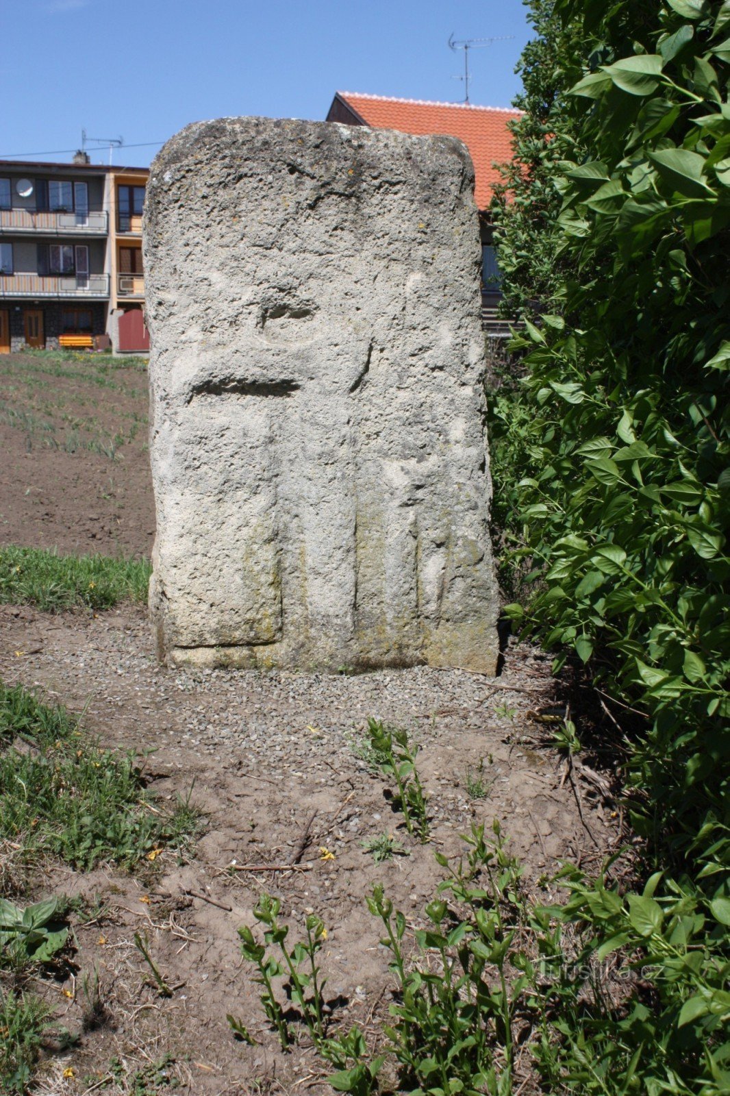 Hoštice – Heroltice cross stone