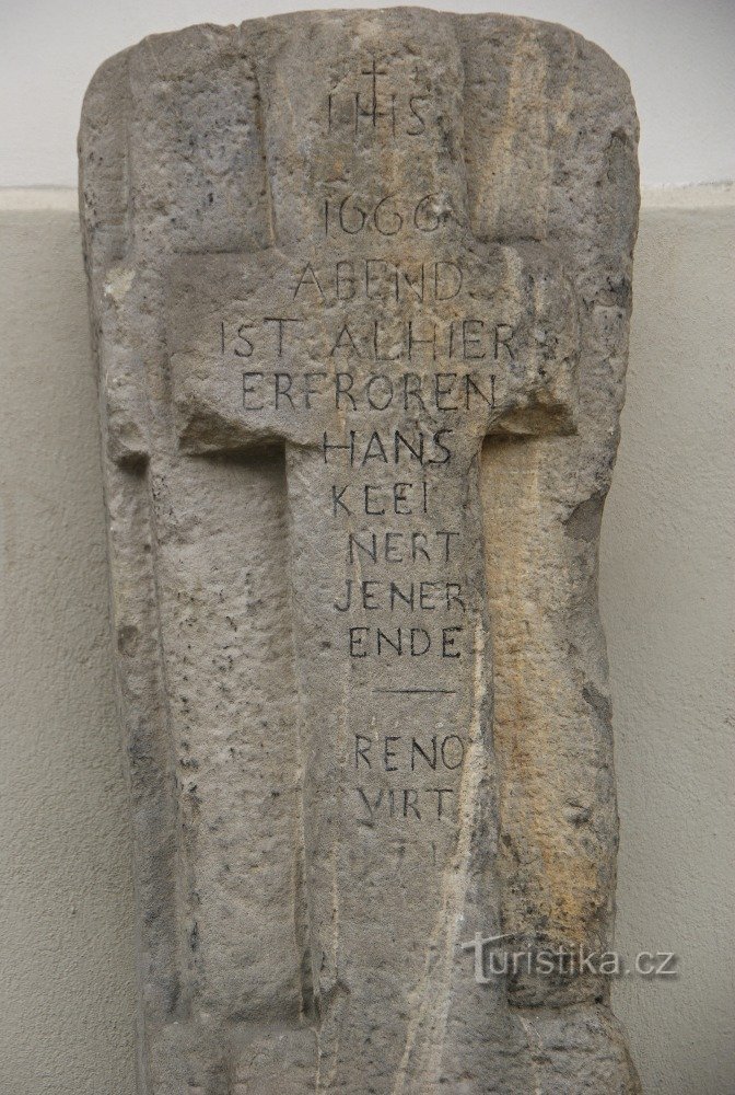 cruz de piedra en Jablonec