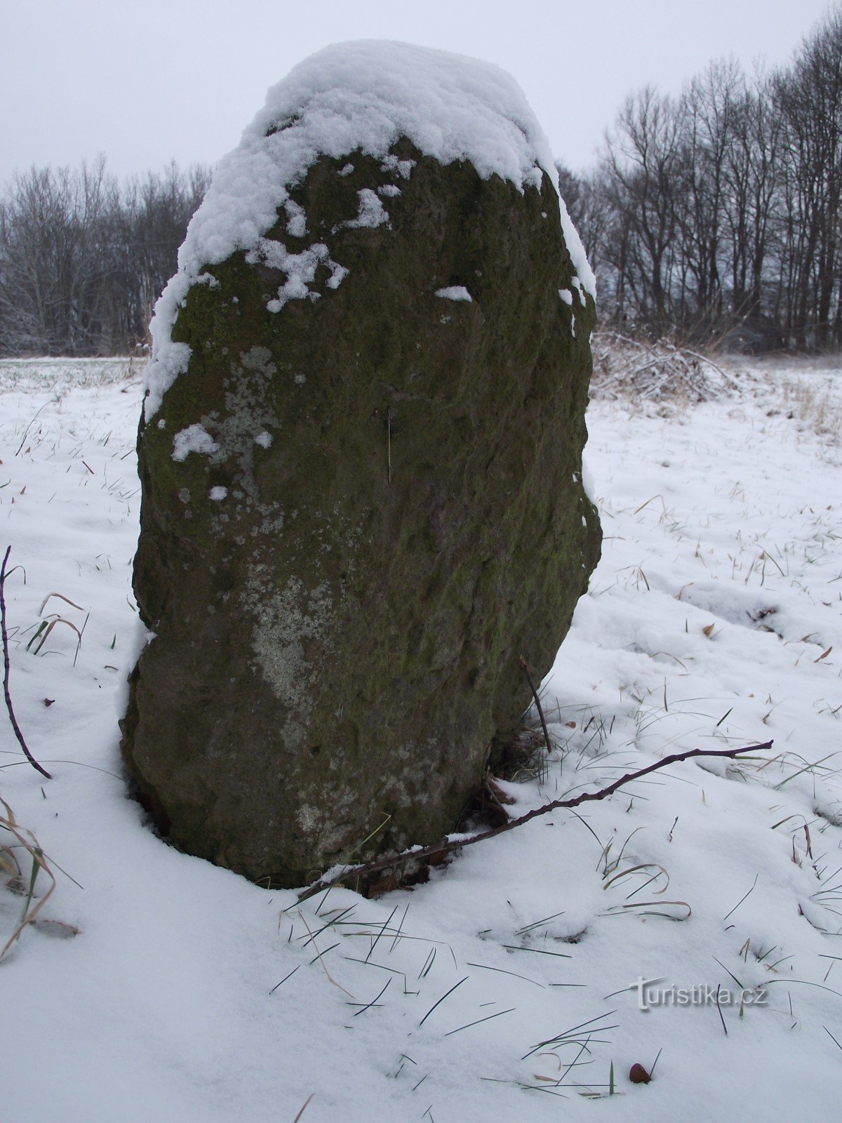 cruz de piedra en Uhřice