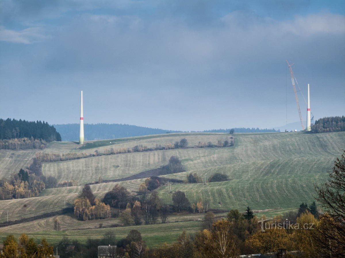 Križ brda i stupovi elektrane