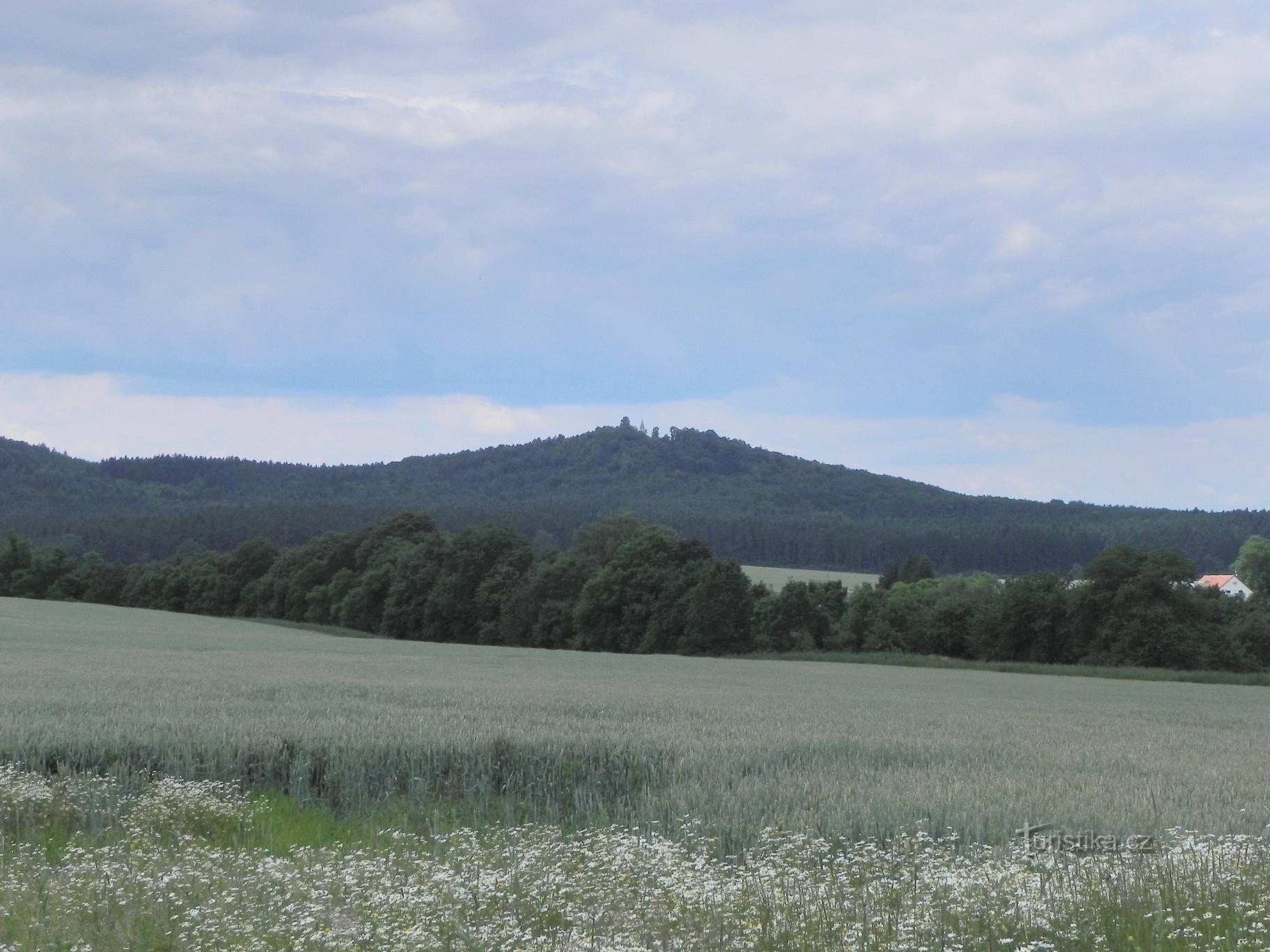 Traverser la colline depuis l'est