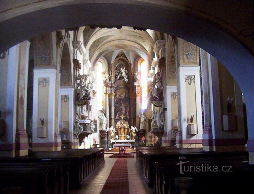 Krnov-goottilainen St. Martinin kirkko - sisustus - Kuva: Ulrych Mir.