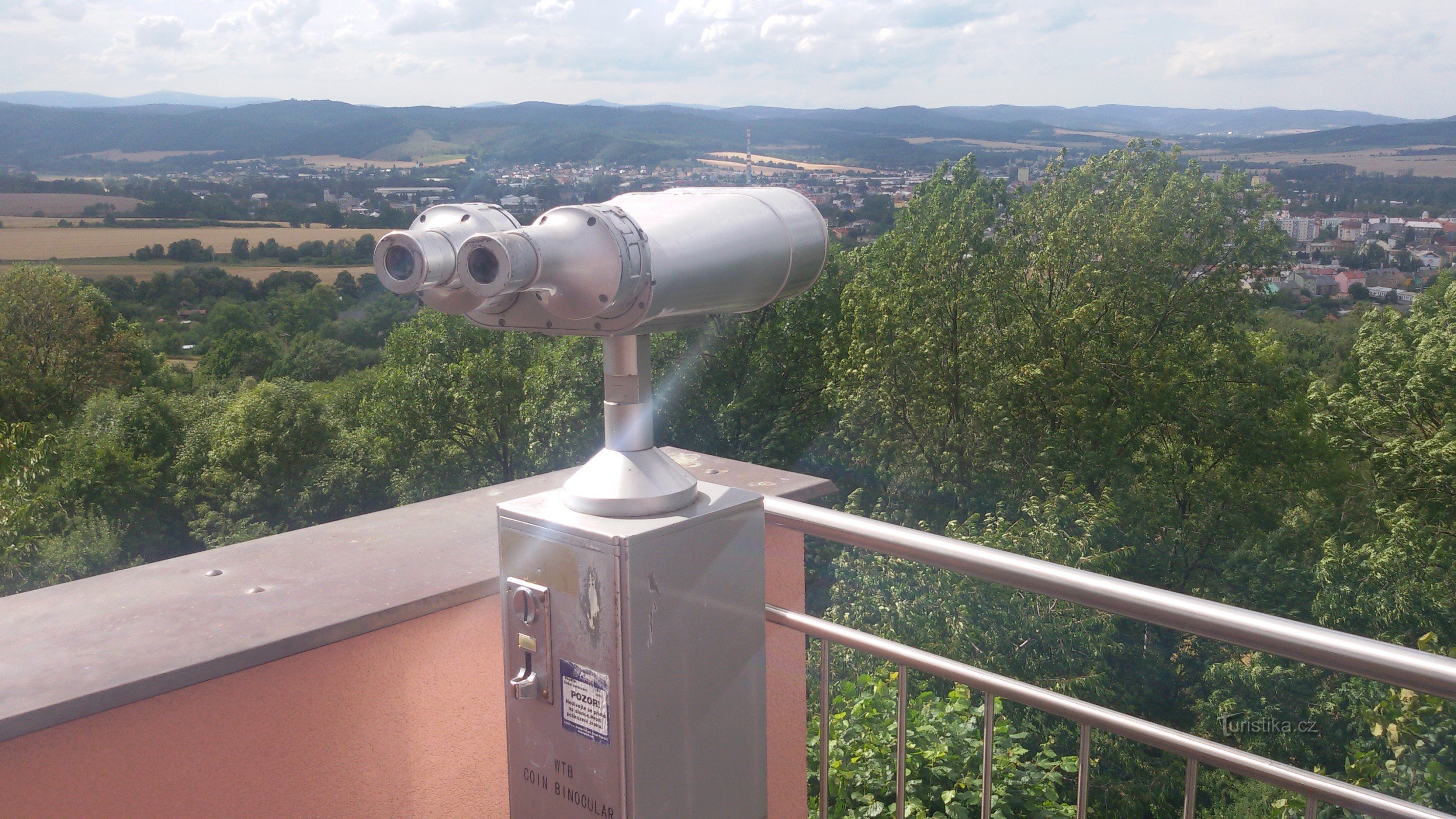 Krnov - Hotel Cvilín (vista de Krnov do terraço exterior do hotel)