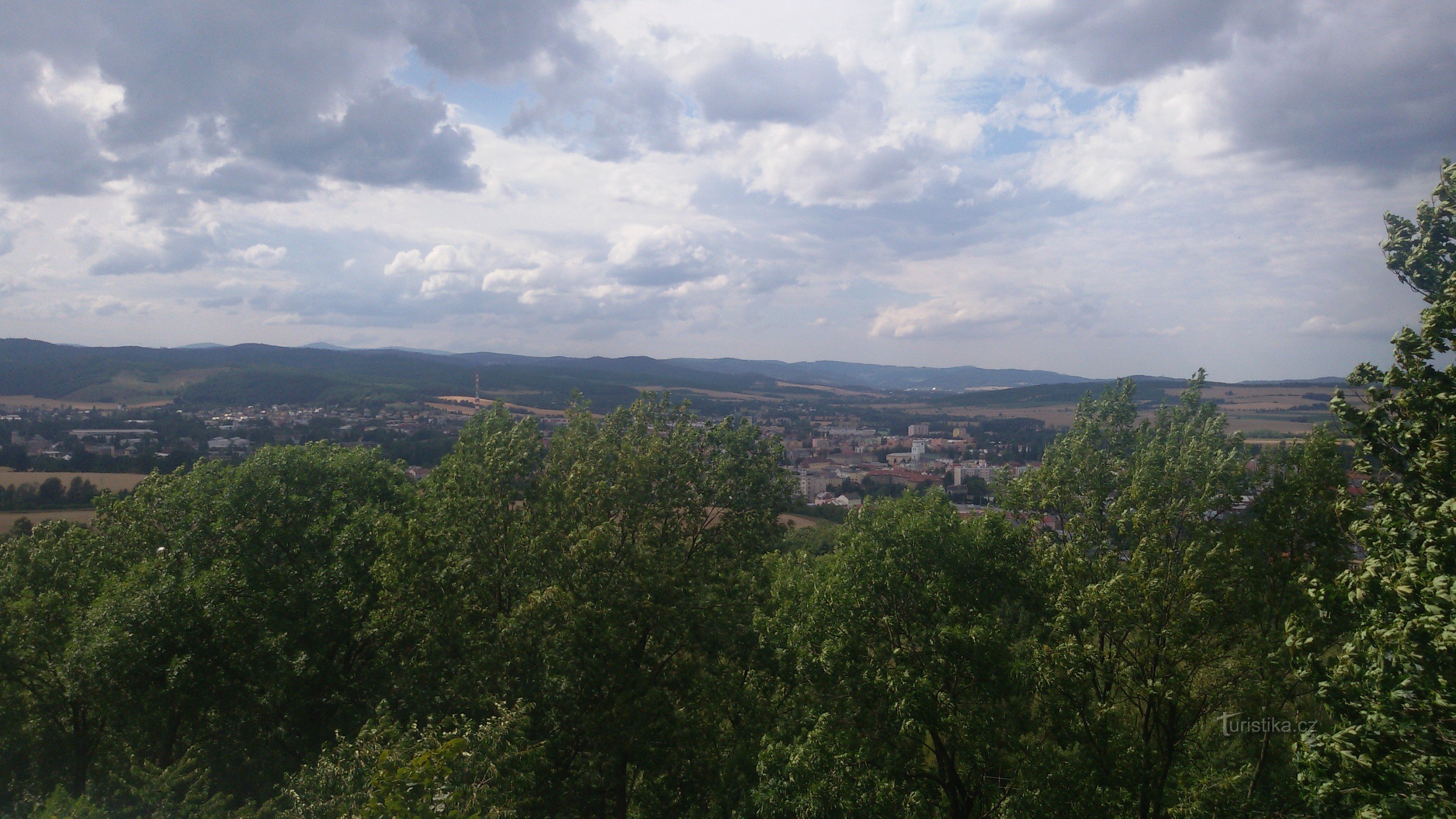 Krnov - Hotel Cvilín (Blick auf Krnov von der Außenterrasse des Hotels)