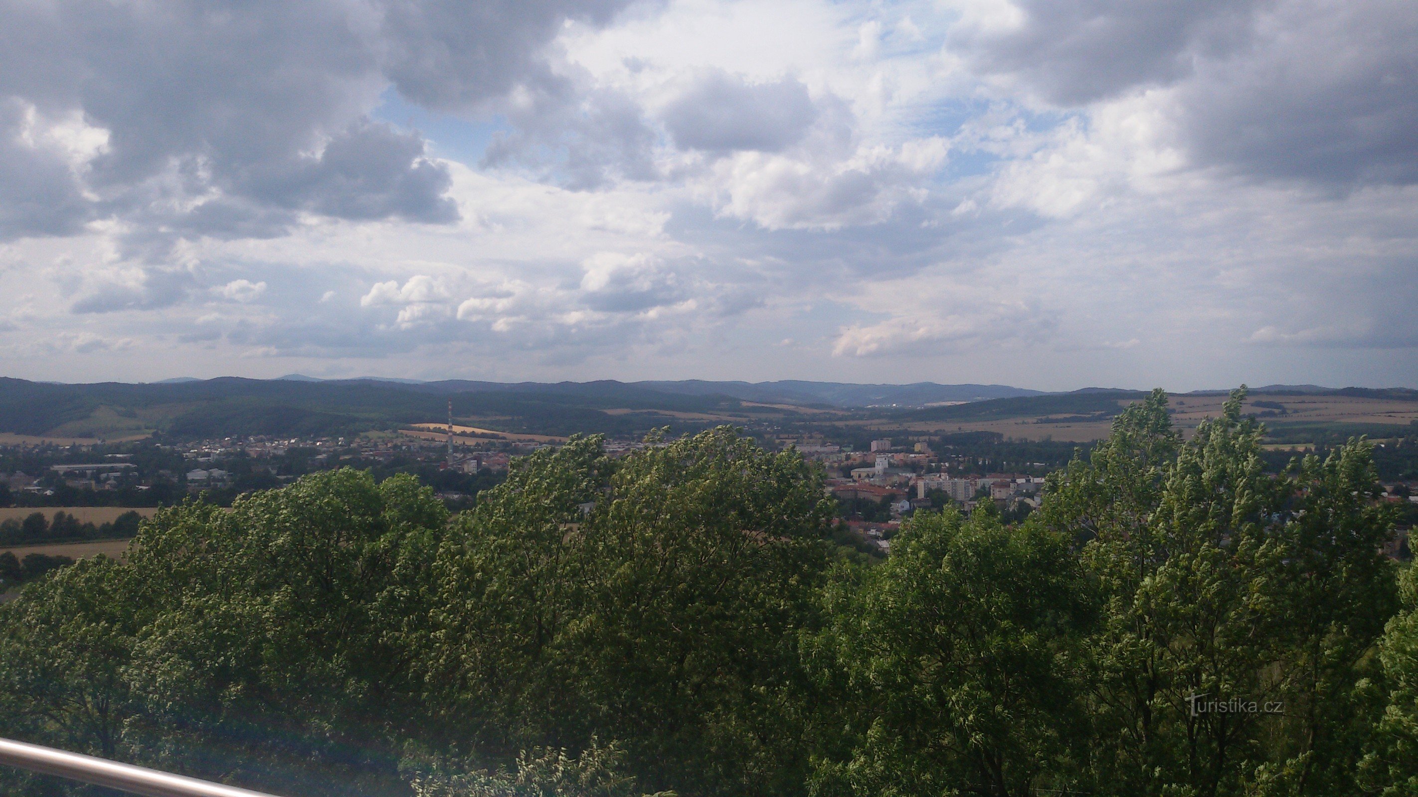 Krnov - Hotel Cvilín (vista di Krnov dalla terrazza esterna dell'hotel)