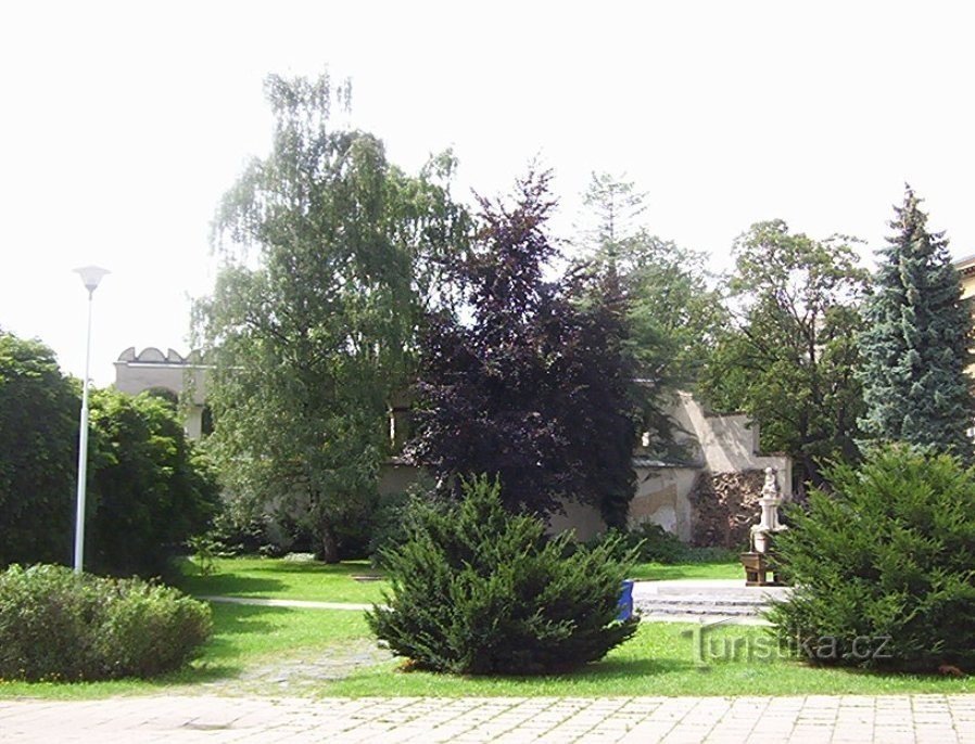 Krnov-parede sueca e fonte com estátua de Cupido-Foto: Ulrych Mir.