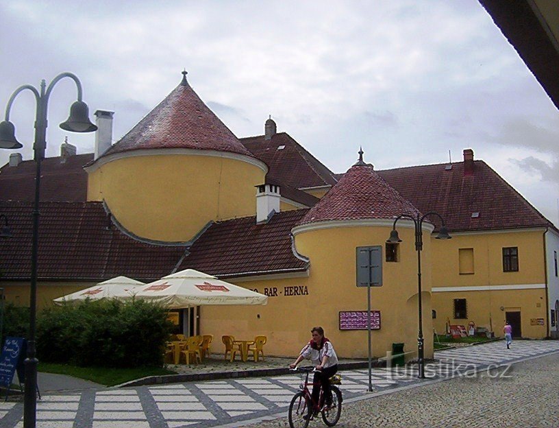 Krnov-slottet-norra delen från Hobzíkova-gatan-Foto: Ulrych Mir.