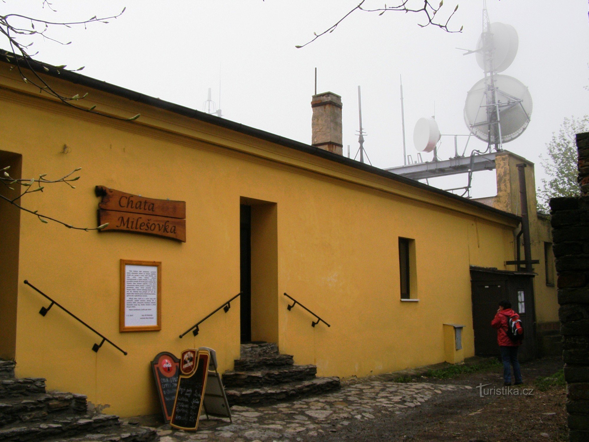 Εκτός από τον μπουφέ, υπάρχει επίσης ένα εστιατόριο που άνοιξε πρόσφατα στη Milešovka