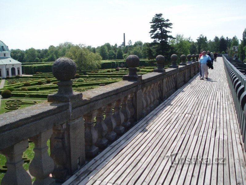 Kroměříž, Květná zahrada, pe Colonadă