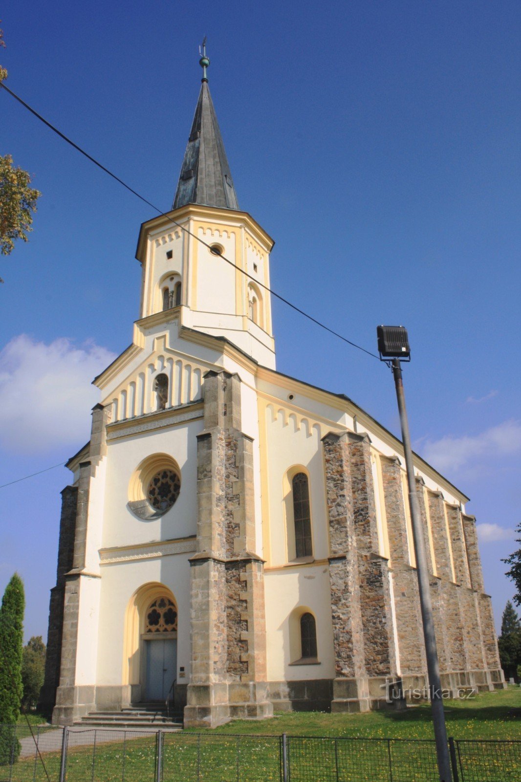 Krouna - evangelický kostel, celkový pohled