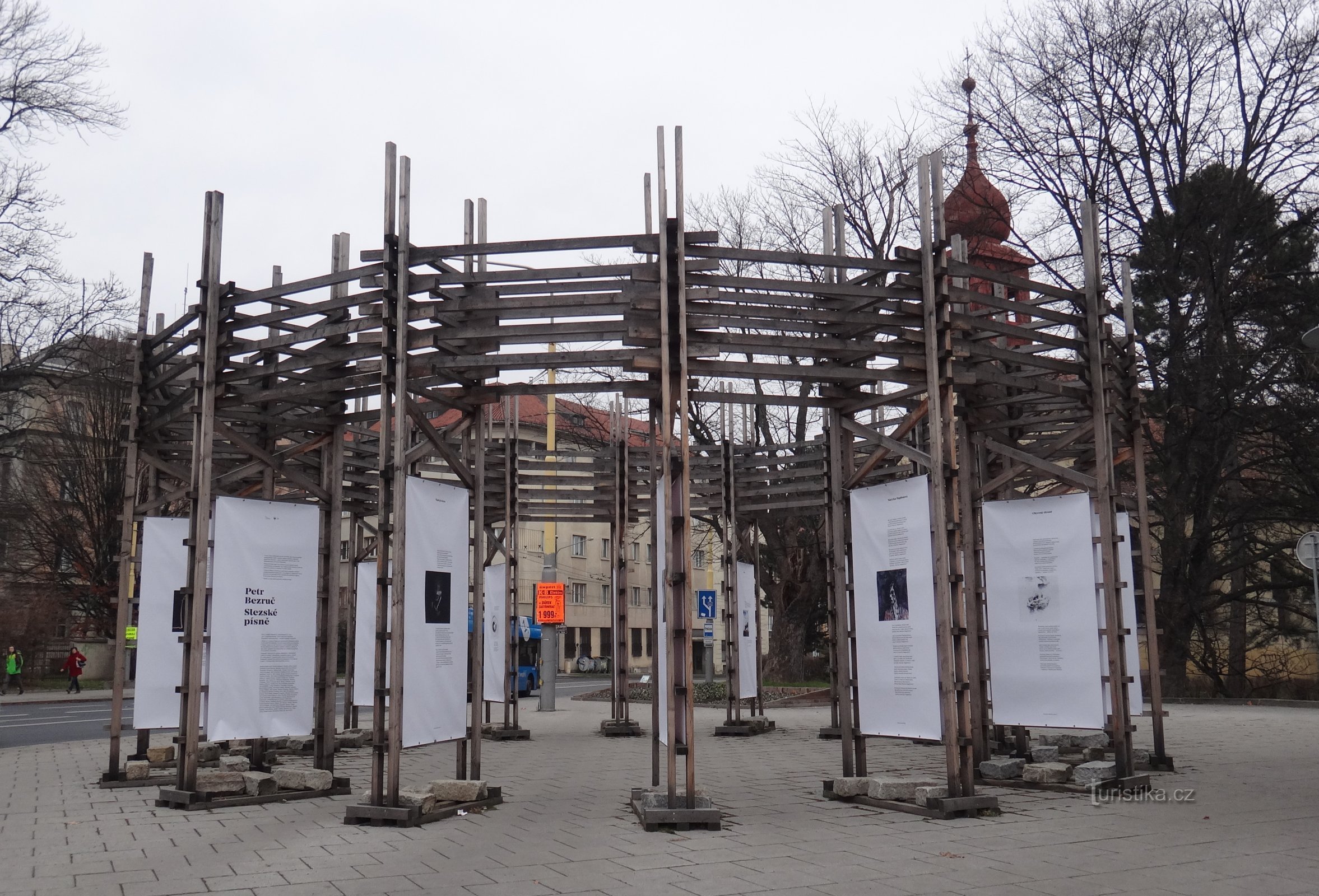 koło z wierszami Petra Bezruč .a