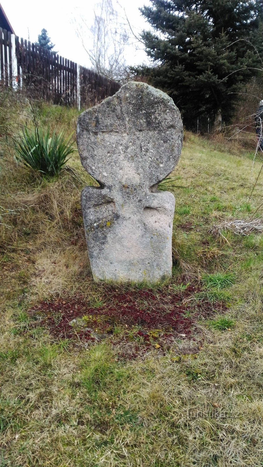 Stèle circulaire en pierre d'Řepany.