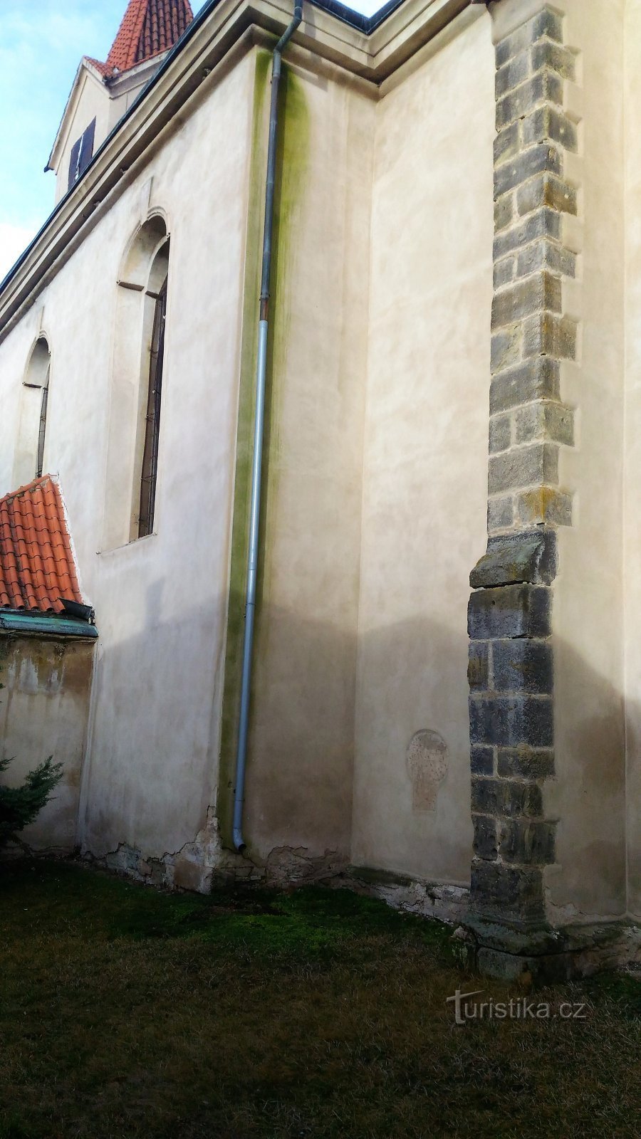 Circular stele in the village of Vetlá.