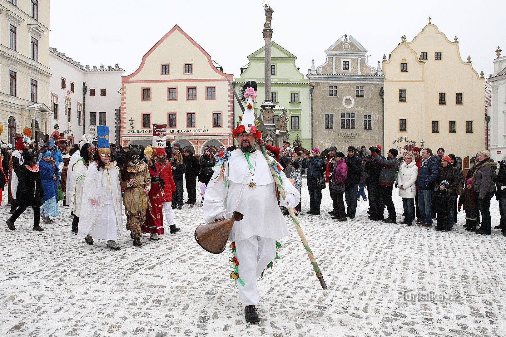 Krumlov-karnevaali: herra Kadrnožkan barokki ja tappaja