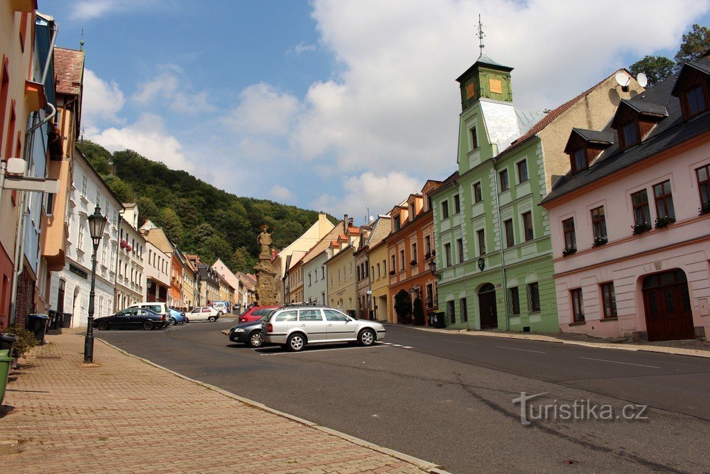 Krupka, istočna strana trga