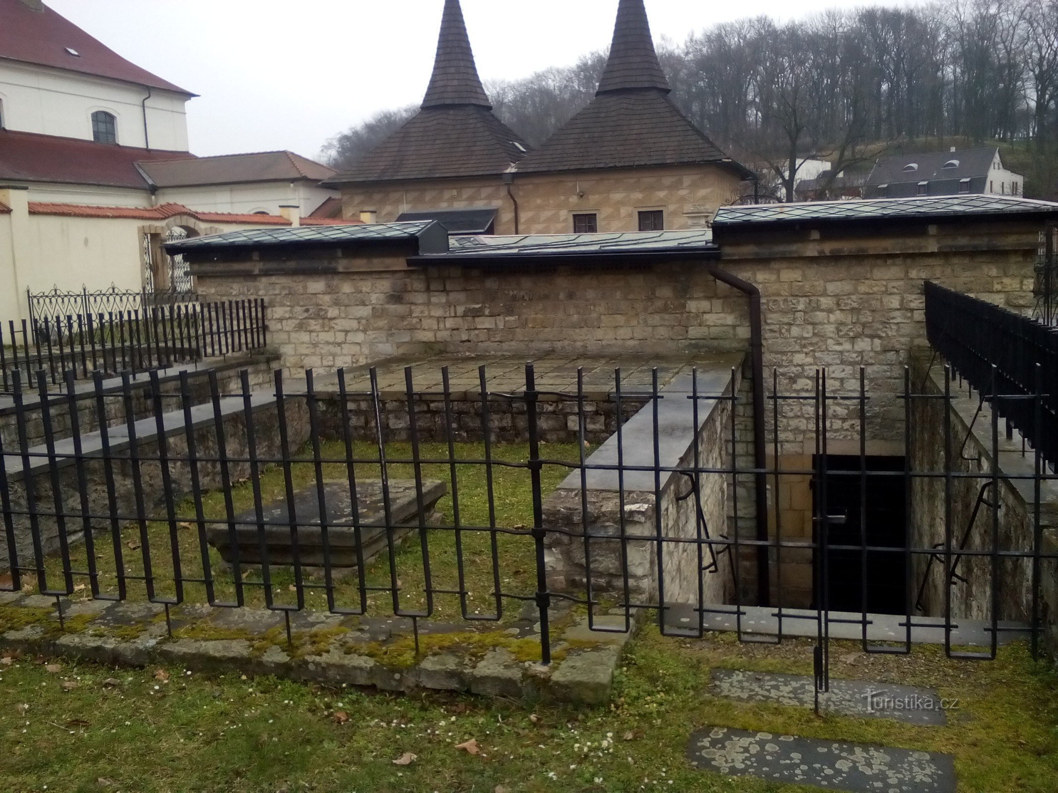 cripta sotto l'ex basilica