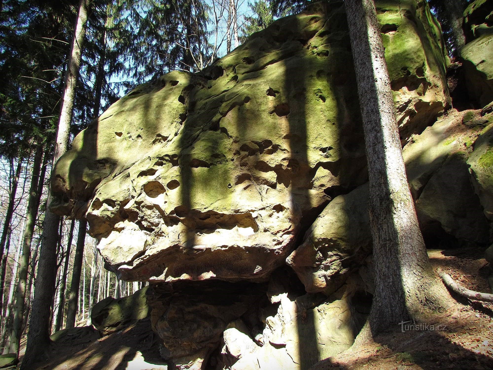 ¿Cómo obtuvieron su nombre las rocas Mlčačky?