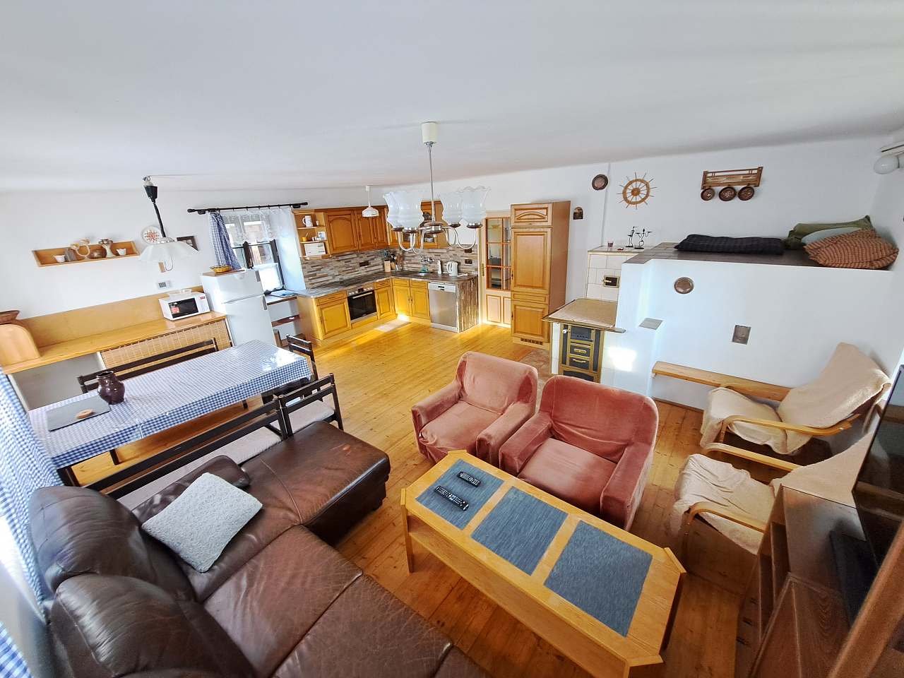 kuchyň + společenská místnost