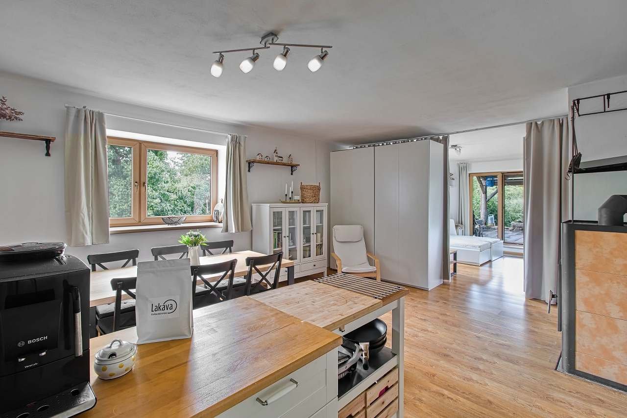 Kuchyňský kout s jídelnou