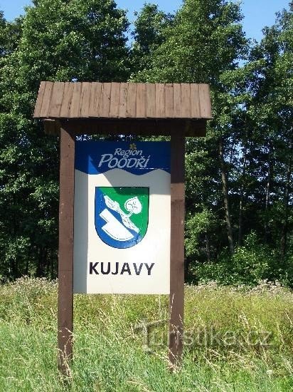 Kujavy: 村への到着時に署名します。