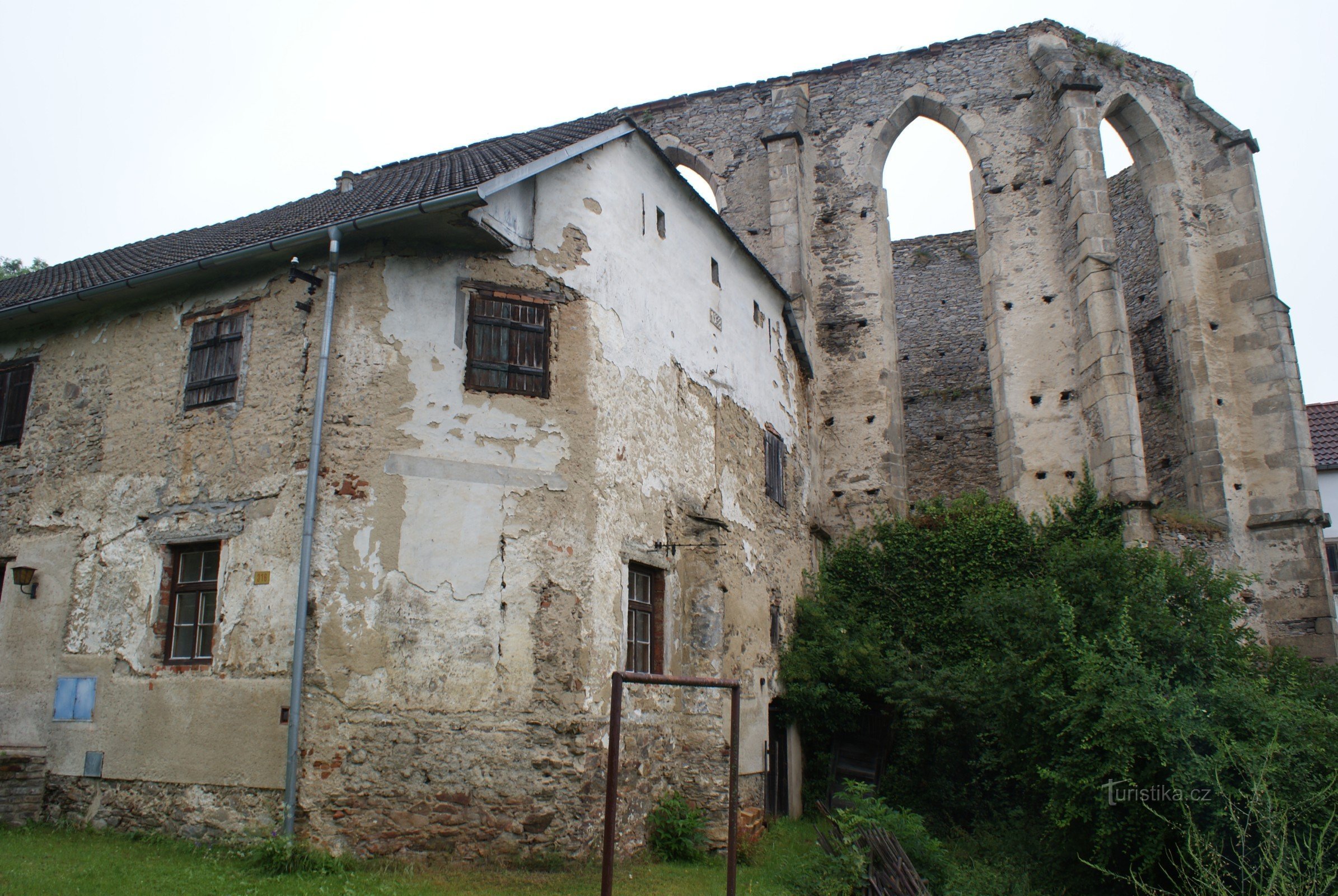 Kuklov - igreja de St. André e o mosteiro paulino