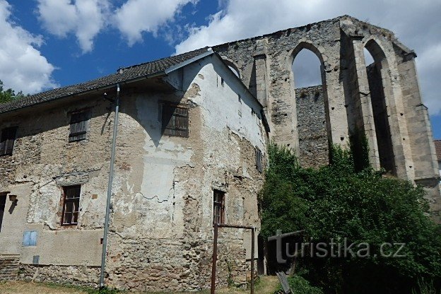 Kuklov-torso van het klooster en de ruïnes van het kasteel