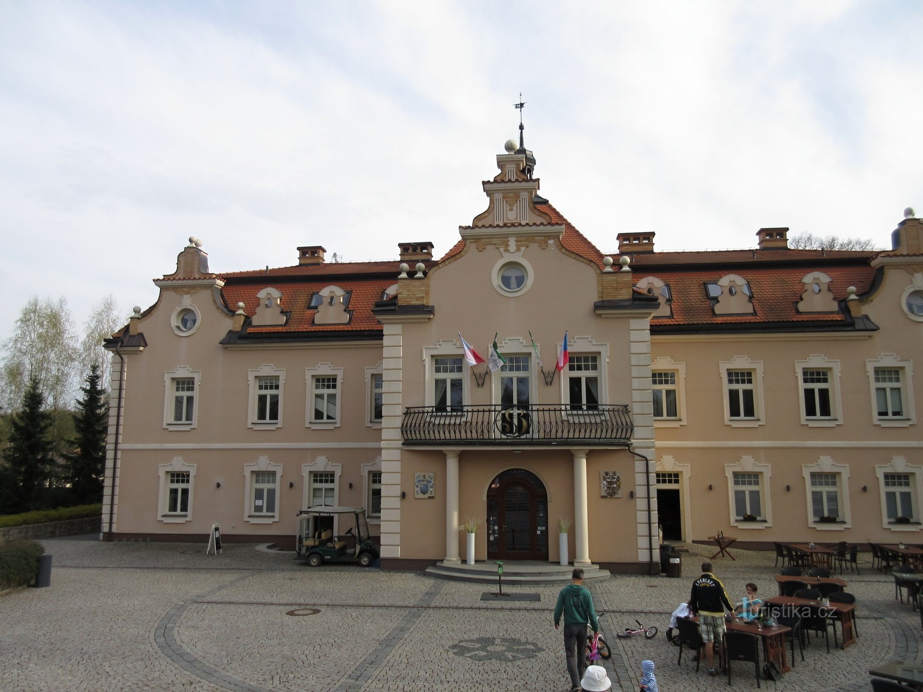Kunice - lâu đài Berchtold, một công viên với những lâu đài thu nhỏ và đường mòn giáo dục