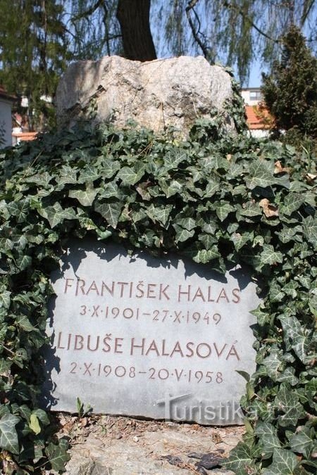 Kunštát - grób Františka Halas