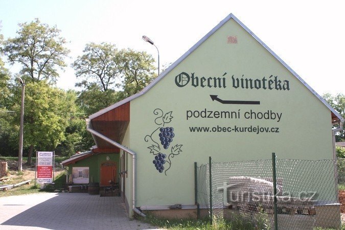 Kurdějov - tienda municipal de vinos