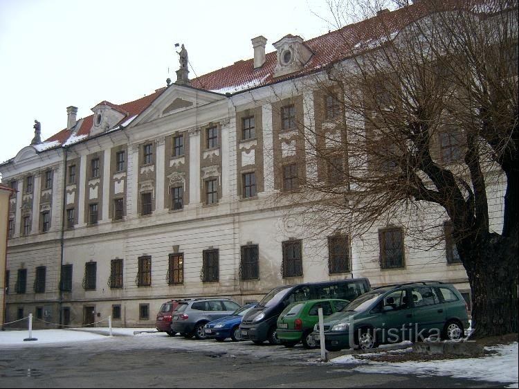 Kutná Hora - Μονή Voršilek: Μπαρόκ μοναστήρι του γυναικείου τάγματος του Αγ. Voršila, βρίσκω