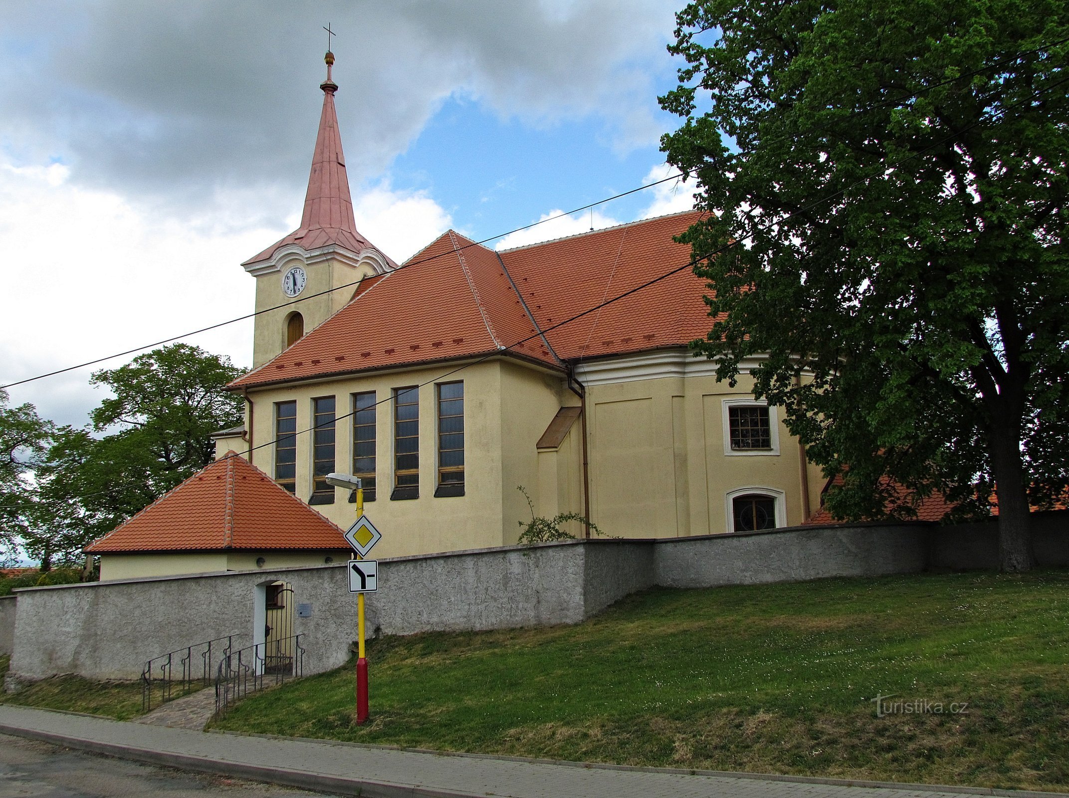 Kuželov - Pyhän Kolminaisuuden kirkko