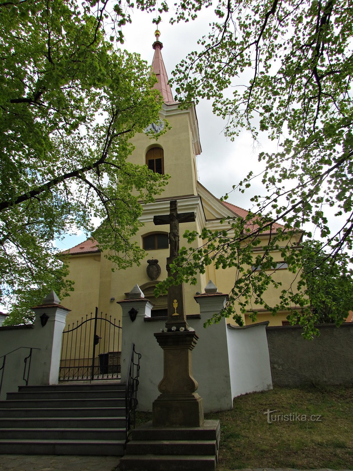Kuželov - Szentháromság templom