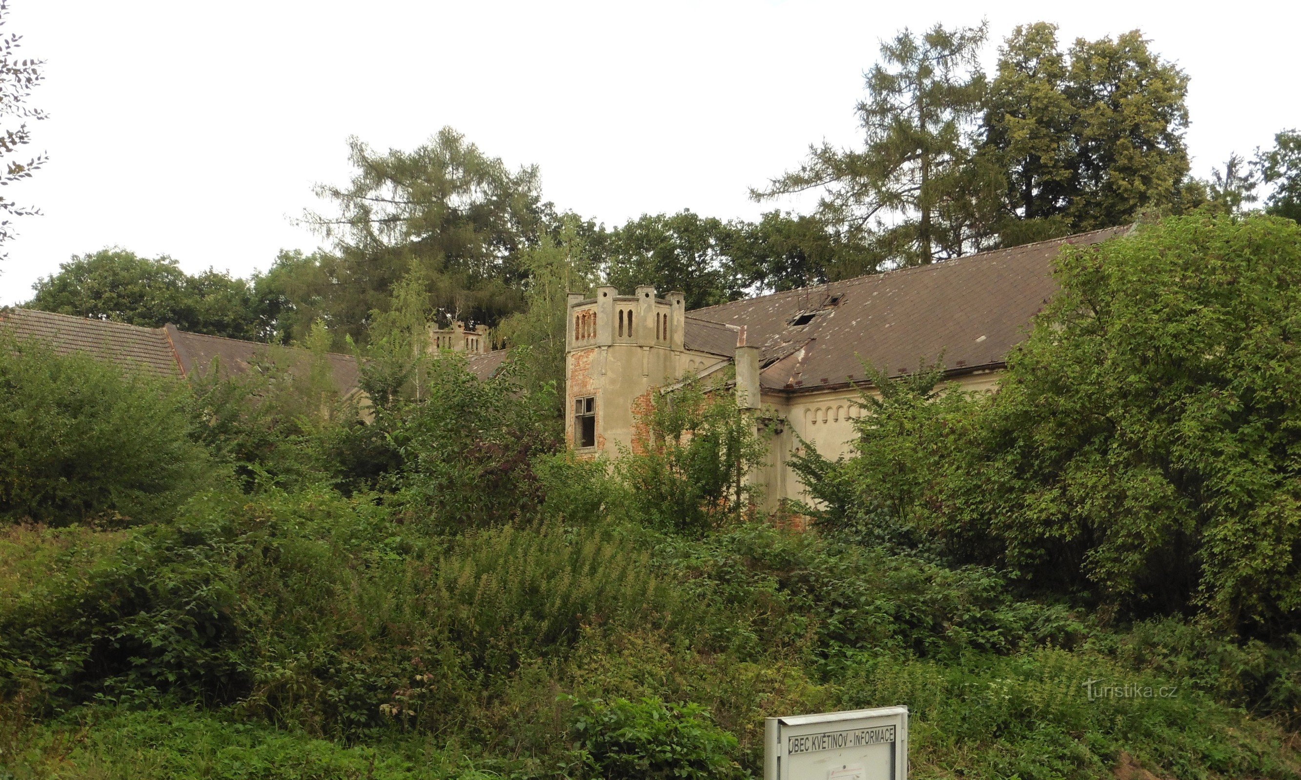 Kvasetic Castle, the residence of the Schmidt family