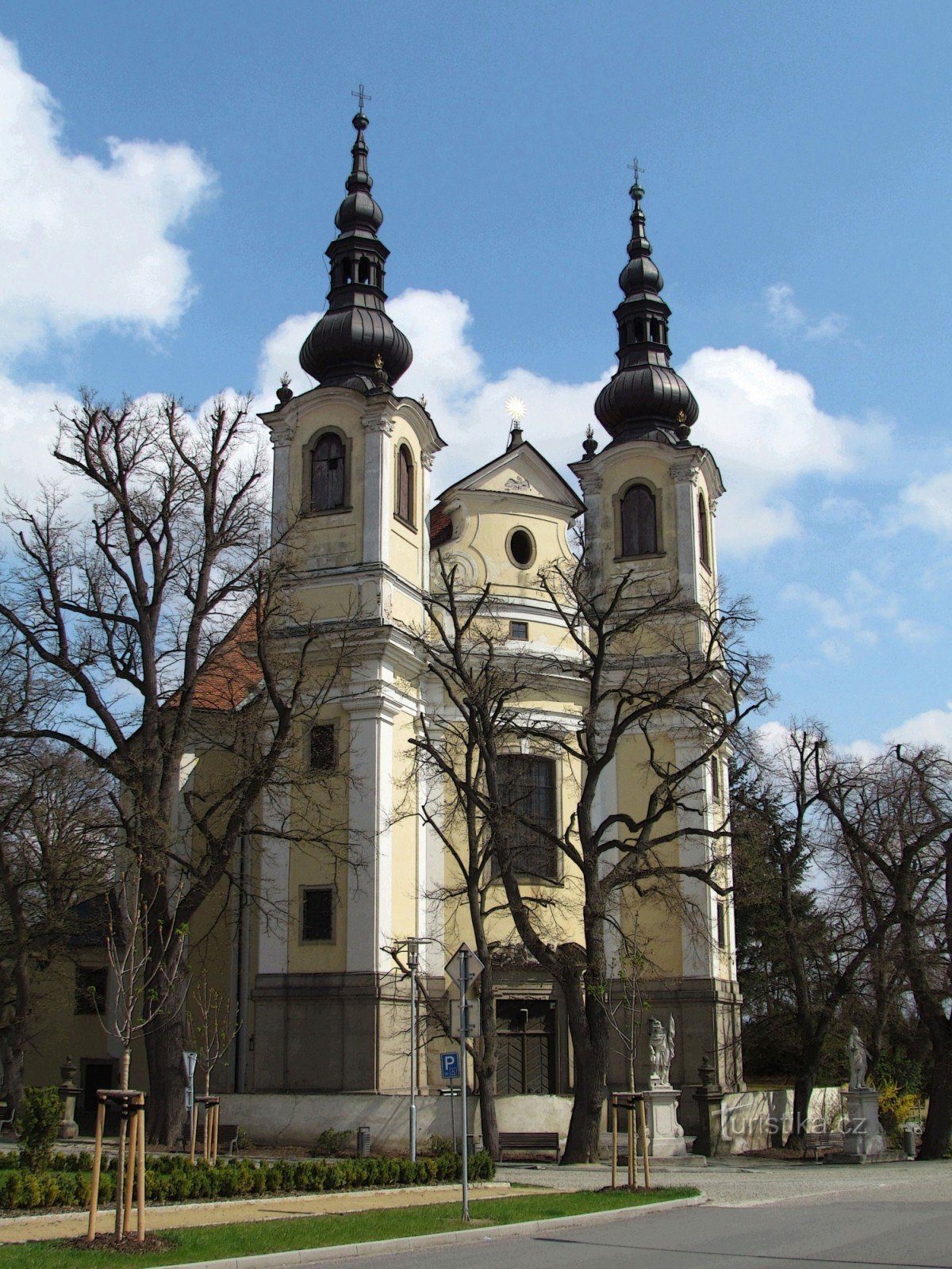 Kvasice - Église paroissiale de l'Assomption de la Vierge Marie