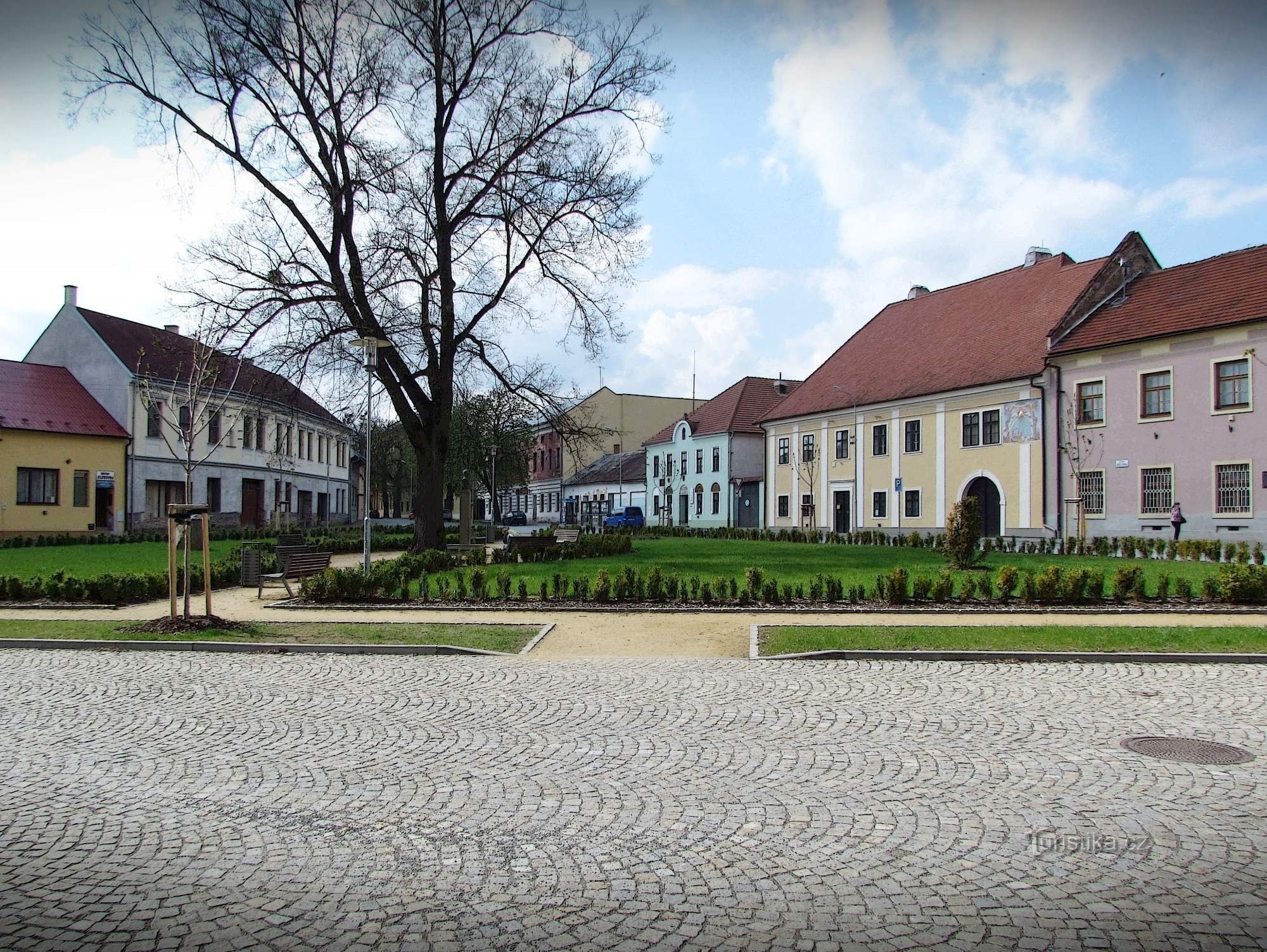 Kvasice - náměstí A.Dohnala