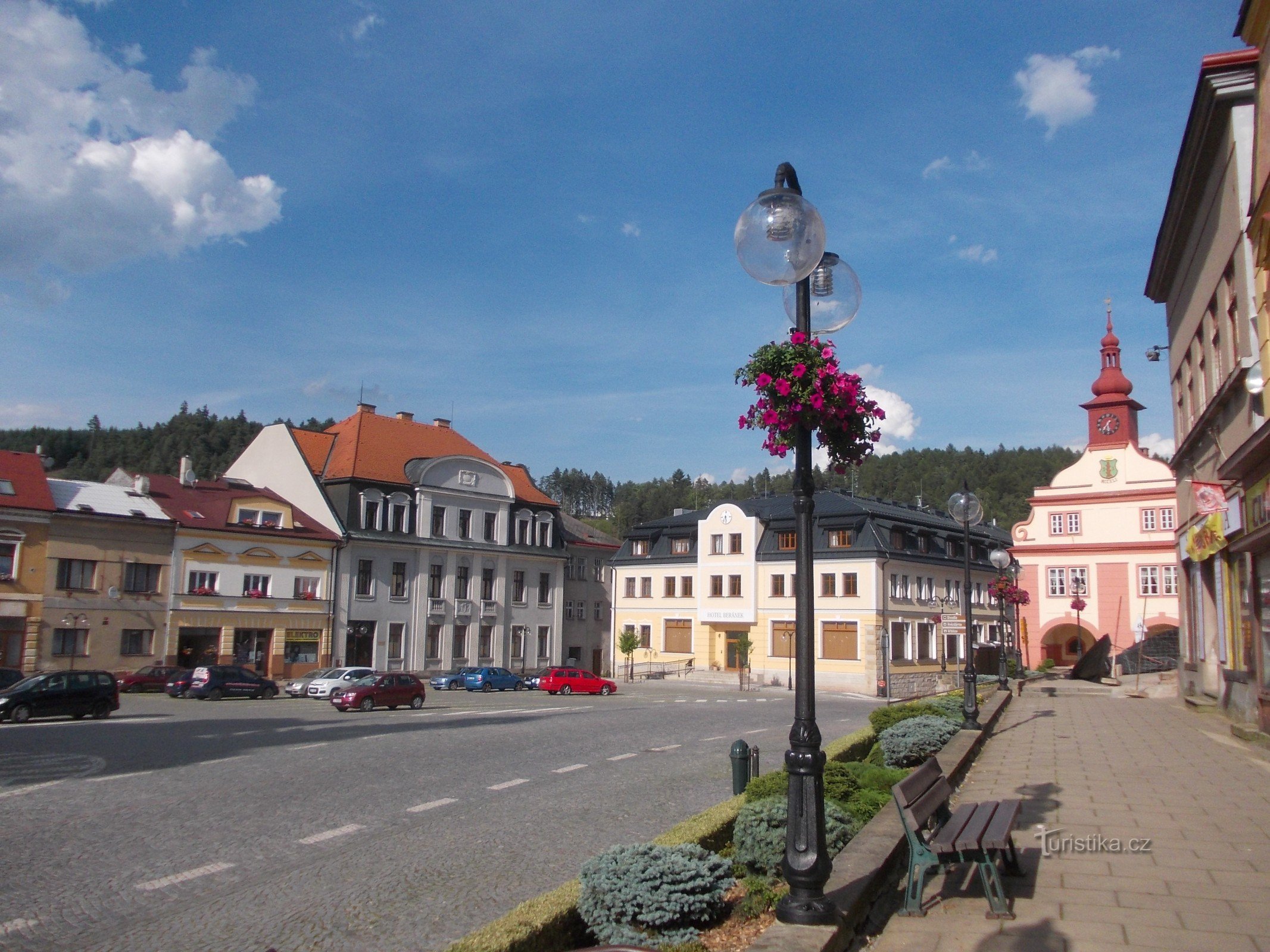 cvetlični okras na trgu