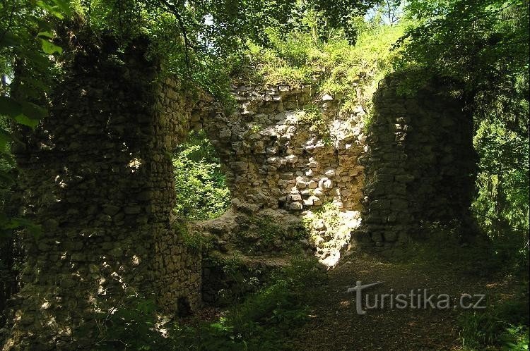 Kynžvart - castel: restul turnului castelului