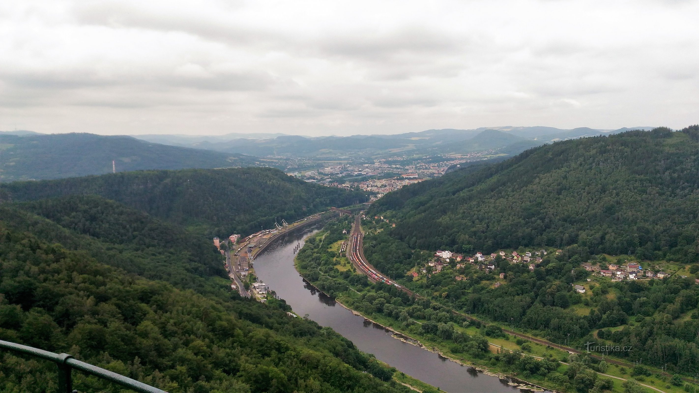 Razgledi na Elbi – Růžová in Spálenisko.